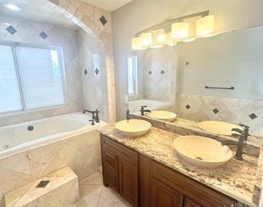 5420 Broadmoor Bluffs Drive - Photo Thumbnail 15