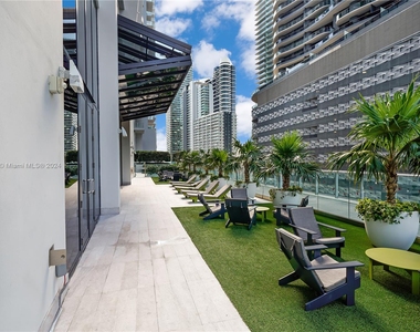 1010 Brickell Ave - Photo Thumbnail 4