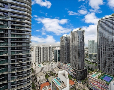 1010 Brickell Ave - Photo Thumbnail 14