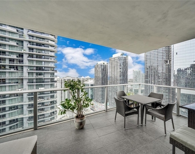 1010 Brickell Ave - Photo Thumbnail 17