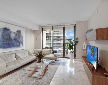 1010 Brickell Ave - Photo Thumbnail 11