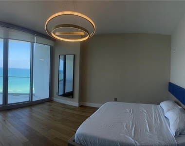 16901 Collins Ave - Photo Thumbnail 5