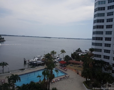 801 Brickell Bay Dr - Photo Thumbnail 14