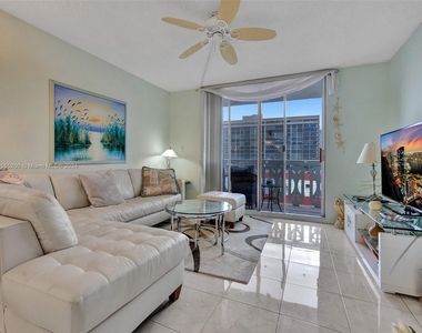 3113 S Ocean Dr - Photo Thumbnail 13