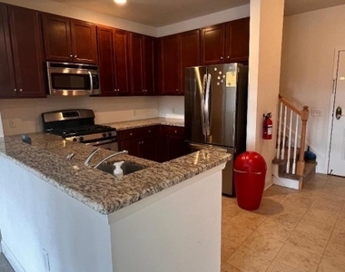 4407 Ramapo Ct - Photo Thumbnail 6