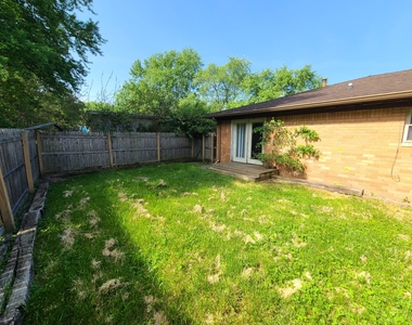 2811 N Hawthorne Lane - Photo Thumbnail 14