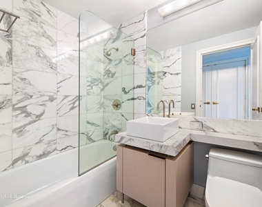 250 E 53rd St - Photo Thumbnail 6