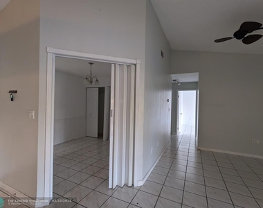 2711 San Remo Cir - Photo Thumbnail 38