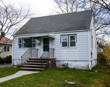 154 Kanouse St - Photo Thumbnail 1