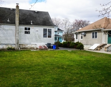 154 Kanouse St - Photo Thumbnail 4