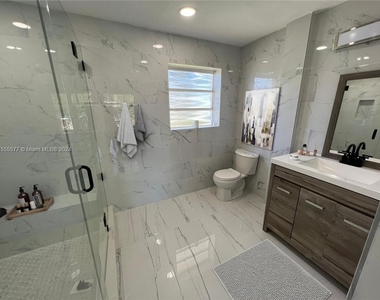 2518 Key Largo Ln - Photo Thumbnail 8