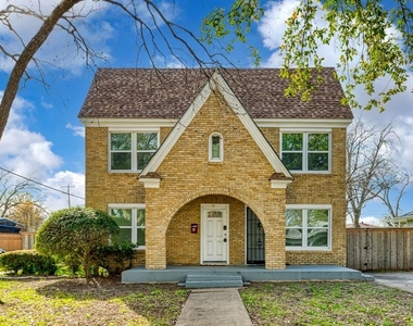 225 S Oak Cliff Boulevard - Photo Thumbnail 0