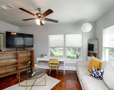 225 S Oak Cliff Boulevard - Photo Thumbnail 7