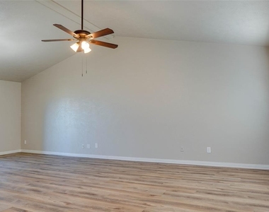 516 Pinyon Place - Photo Thumbnail 2