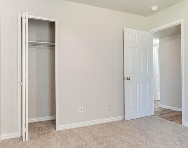 516 Pinyon Place - Photo Thumbnail 14