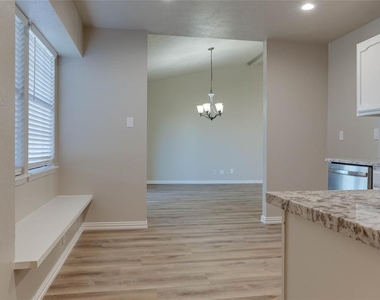 516 Pinyon Place - Photo Thumbnail 7