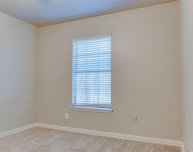 516 Pinyon Place - Photo Thumbnail 15