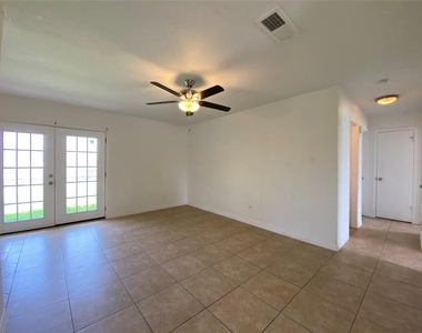 6510 Cinnamon Oaks Drive - Photo Thumbnail 5