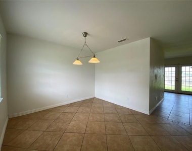 6510 Cinnamon Oaks Drive - Photo Thumbnail 3