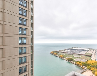 600 N Lake Shore Drive - Photo Thumbnail 12