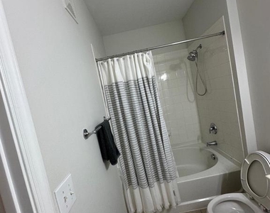 4401 Weatherington Ln - Photo Thumbnail 8