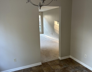 1138 Greenview - Photo Thumbnail 8