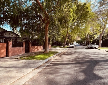 4632 Lemona Avenue - Photo Thumbnail 30