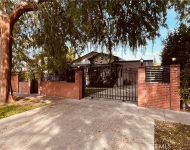 4632 Lemona Avenue - Photo Thumbnail 1