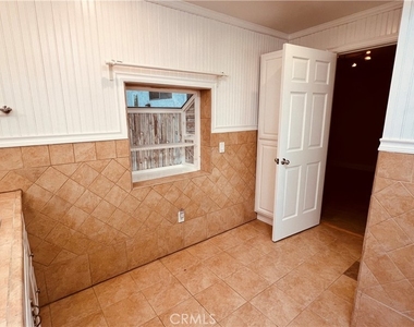 4632 Lemona Avenue - Photo Thumbnail 24