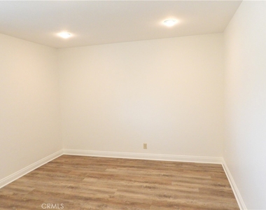 1106 W Garry Avenue - Photo Thumbnail 20