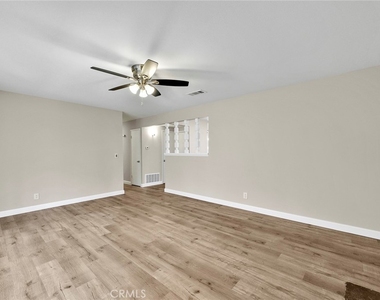 4236 W Oak Avenue - Photo Thumbnail 4