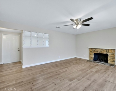 4236 W Oak Avenue - Photo Thumbnail 3