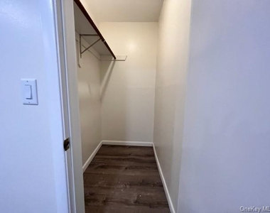 687 Jersey Avenue - Photo Thumbnail 16