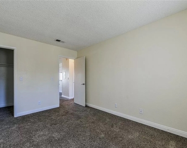 4910 E Owens Avenue - Photo Thumbnail 9