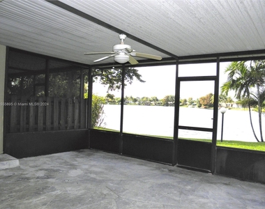 8906 Palm Tree Lane - Photo Thumbnail 15