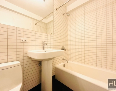 1BR Apartment/can be flexed into 2BR--Midtown East - Photo Thumbnail 4