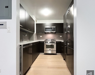 1BR Apartment/can be flexed into 2BR--Midtown East - Photo Thumbnail 3