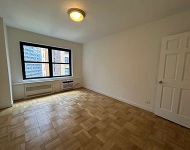 412 East 55th Street - Photo Thumbnail 5