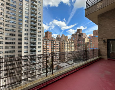 412 East 55th Street - Photo Thumbnail 0