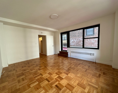 412 East 55th Street - Photo Thumbnail 8