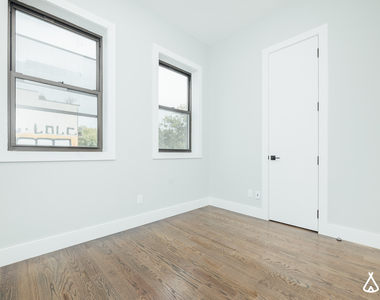 644 Lorimer Street - Photo Thumbnail 5