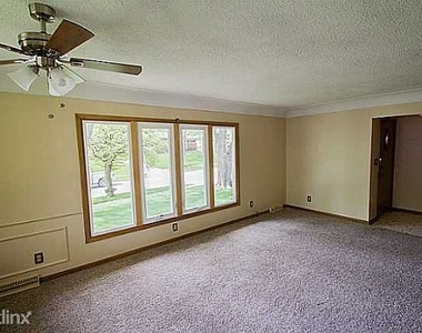 2801 Bennett Ave - Photo Thumbnail 11