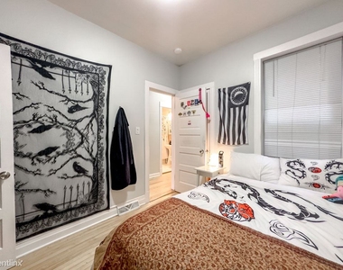 2531 W Medill, Unit 4 - Photo Thumbnail 6