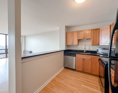 1636 N. Wells, Unit A4003 - Photo Thumbnail 2