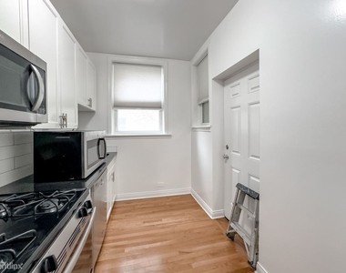 1151 W. Lunt, Unit 7 - Photo Thumbnail 2