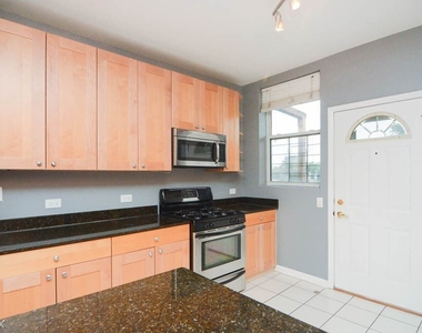 1421 W. Jonquil Terrace, Unit 9 - Photo Thumbnail 2