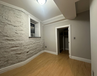 326 East 35th Street - Photo Thumbnail 5