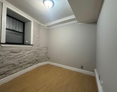 326 East 35th Street - Photo Thumbnail 3