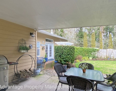 1720 Sw Brooklane Drive Unit B - Photo Thumbnail 12