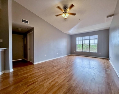 5578 Metrowest Boulevard - Photo Thumbnail 2